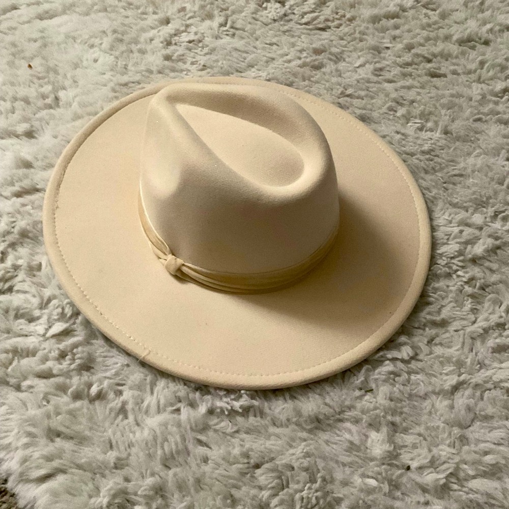 NWOT Forever 21 Cream Wide-Brim Fedora Hat
